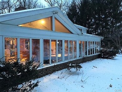walls of windows for a beautiful nature backdrop.