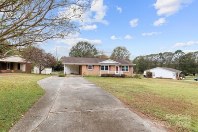 2916 Lake Dr, Shelby, NC 28152 - photo 5