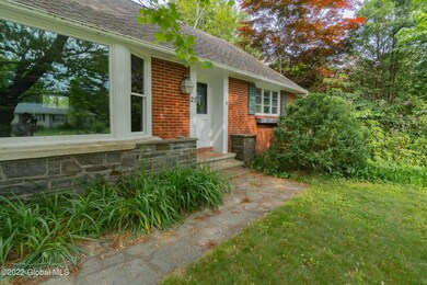 25 Charles Blvd Delmar NY mls-53