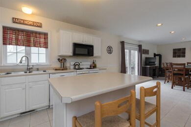 1 Wyndbrook Cir, Exeter, NH 03833 - photo 2