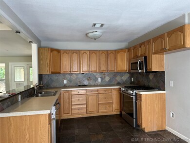 Kitchen  Tile Backsplash