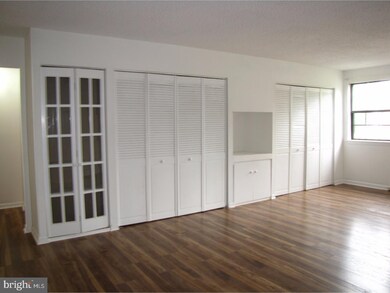 111 Woodstream Dr, Norristown, PA 19403 - photo 2