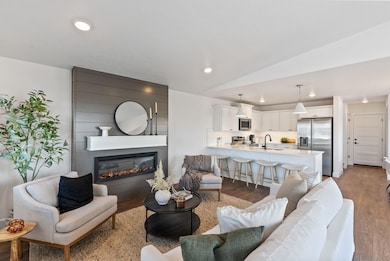 4035 SW Obsidian Place unit 147, Redmond, OR 97756 - photo 6