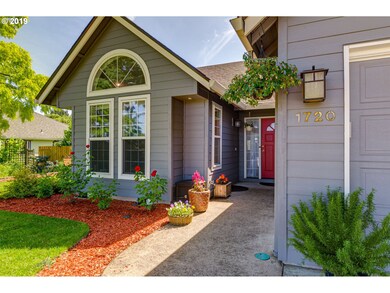 1720 N Locust St, Canby, OR 97013 - photo 2