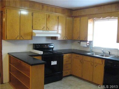 Kitchen - Eat in kitchen with new counters, applia