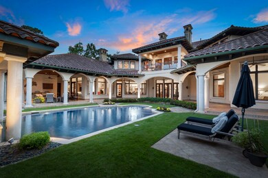 PebbleTec® surfacing with travertine coping. Built-in curved steps/bench seating.