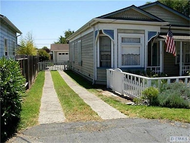 Long driveway leads to 3 car garage