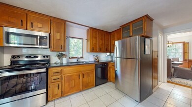 4 Bruce St, Burlington, MA 01803 - photo 4