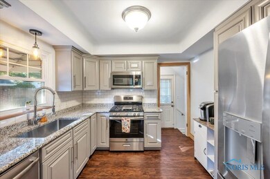 3927 Grantley Rd, Toledo, OH 43613 - photo 2