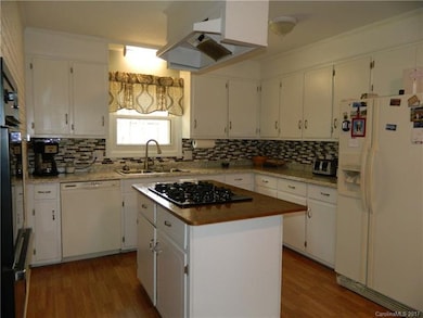 434 Chestnut Ln, Statesville, NC 28625 - photo 5