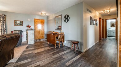 325 Mayfair Dr, Lincoln, IL 62656 - photo 3