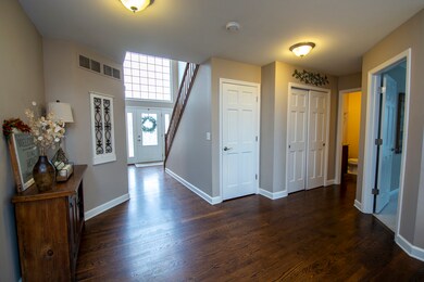 833 Queens Gate Cir unit 1, Sugar Grove, IL 60554 - photo 2