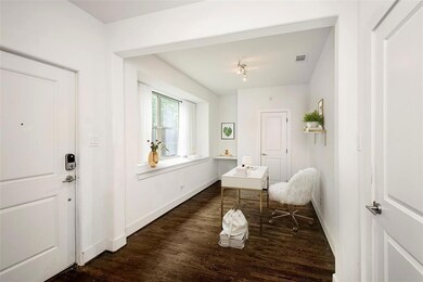 First floor study. Real hard wood floors. Photo vi
