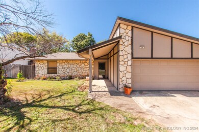 300 N Hemlock Ave, Broken Arrow, OK 74012 - photo 2