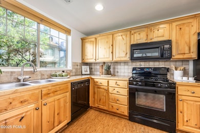 005_6042foxpoint-11_27