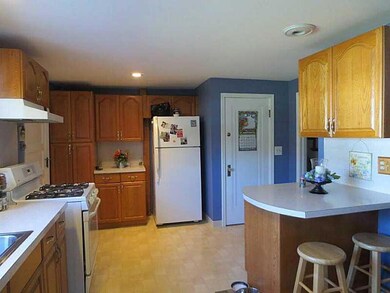 6 Whitman St, Smithfield, RI 02917 - photo 2