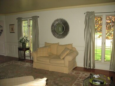 Check out those great windows!