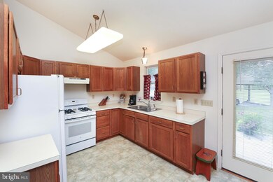 2135 Hendricks Rd, Pennsburg, PA 18073 - photo 7