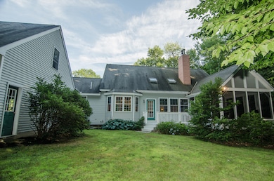 Rear deck/ screened porch