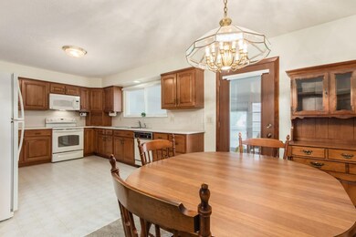 4811 Manitoba Rd, Columbus, OH 43229 - photo 7