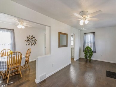 21 E Mckinley Ave, Des Moines, IA 50315 - photo 4