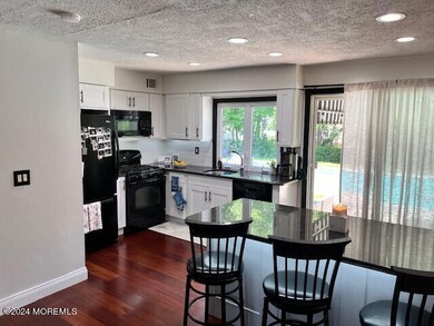 892 Jamesport Dr, Toms River, NJ 08753 - photo 6