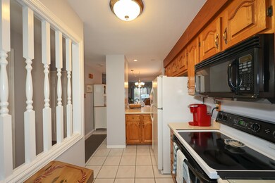 92 Shelburne Rd, MerriMacK, NH 03054 - photo 5