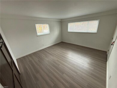 222 N Hawthorne Rd unit A, Winston-Salem, NC 27104 - photo 3