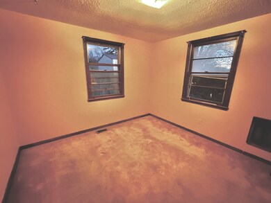 952 Emerson St, Manchester, TN 37355 - photo 6