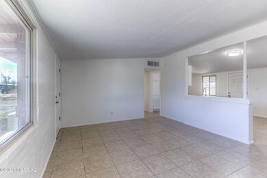 6 Living Room photo b (1)