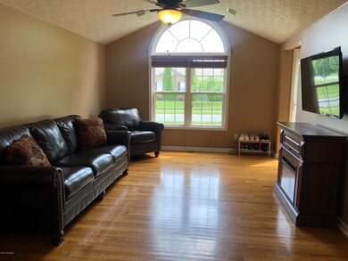 384 Forest Ridge Dr, Mount Washington, KY 40047 - photo 2