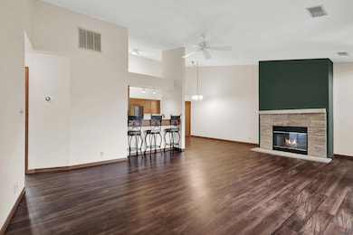 827 Quinlan Dr unit H, Pewaukee, WI 53072 - photo 6