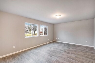 2-VLN002-i2280-Great Room2