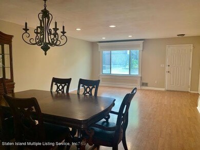 35 Hickory Ct unit 129, Staten Island, NY 10309 - photo 6