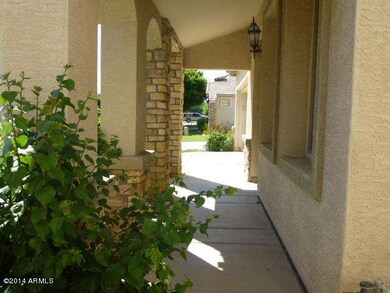 5254 E Hilton Ave - porch