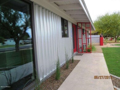 Front Sidewalk - Rectangle Trellis