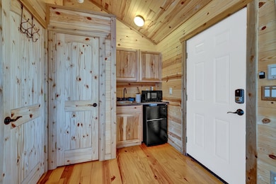 South Cabin