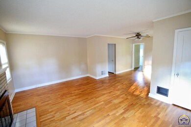 2828 SW 12th St, Topeka, KS 66604 - photo 7