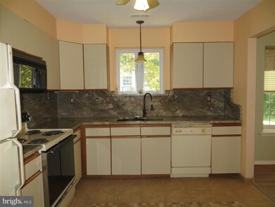 57 Lake View Terrace, Columbus, NJ 08022 - photo 2