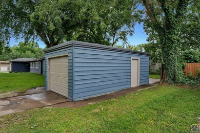 2909 SW 36th St, Topeka, KS 66614 - photo 4