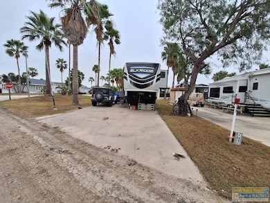 716 E Clam Cir unit 716, Port Isabel, TX 78578 - photo 4