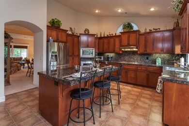 Gourmet Kitchen with island and bar