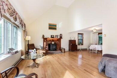 007-Living_Room-5017675-medium