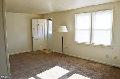 1323 Cypress Ave, Wilmington, DE 19805 - photo 4