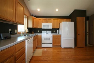 1174 S Perry Pkwy, Oregon, WI 53575 - photo 4