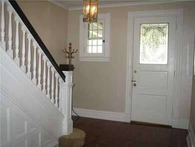 Entry/Foyer.