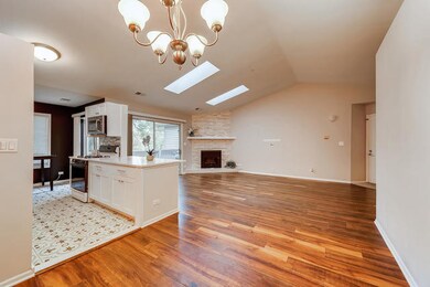 1527 Commodore Ln unit 6, Schaumburg, IL 60193 - photo 5