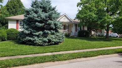 302 Toucan St, Raymore, MO 64083 - photo 2