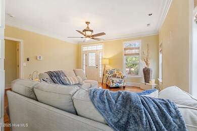 Living Rm w/ Furniture