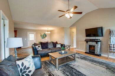 205 Shapard Dr, Shelbyville, TN 37160 - photo 6